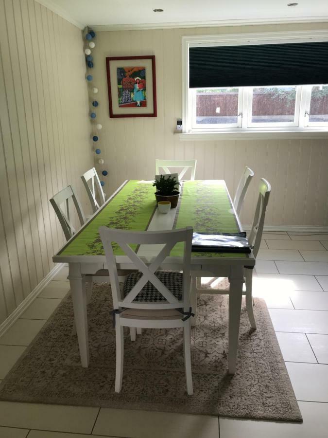 נורדפיורדייד Koselig Landsbyhus I Nordfjord מראה חיצוני תמונה