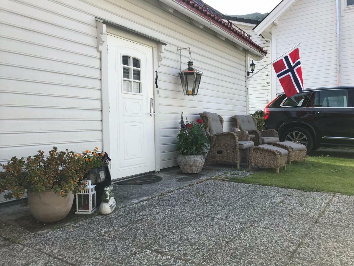 נורדפיורדייד Koselig Landsbyhus I Nordfjord מראה חיצוני תמונה